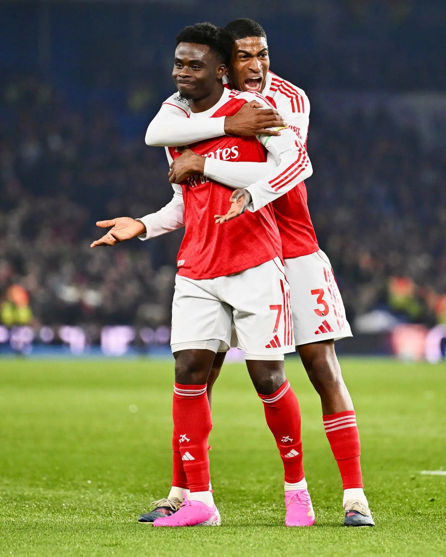 星空体育入口-里程碑战攻入制胜球，萨卡赛后社媒：300次出场啦！